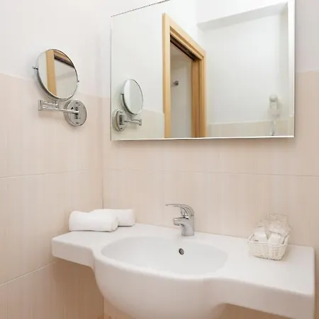 Quadrifoglio Aparthotel 4*