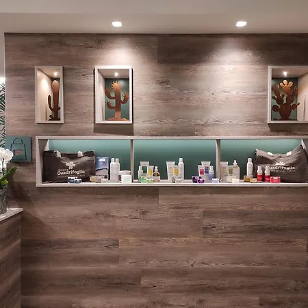 Quadrifoglio מלון דירות 4*