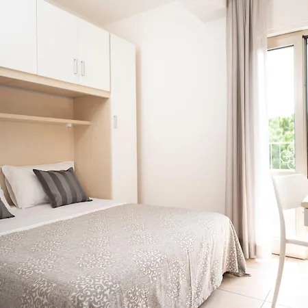 Quadrifoglio Aparthotel 4*