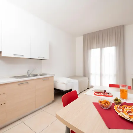 Quadrifoglio Aparthotel 4*