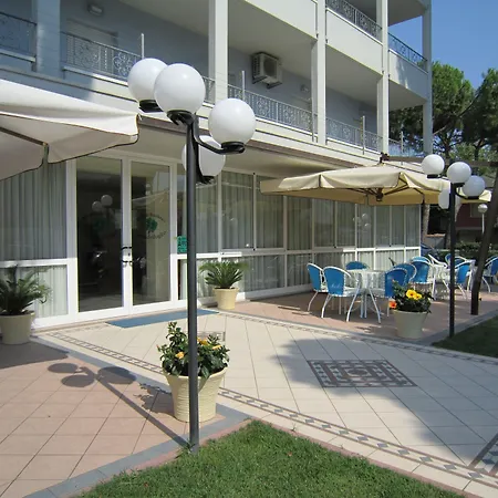 アパートホテル Quadrifoglio