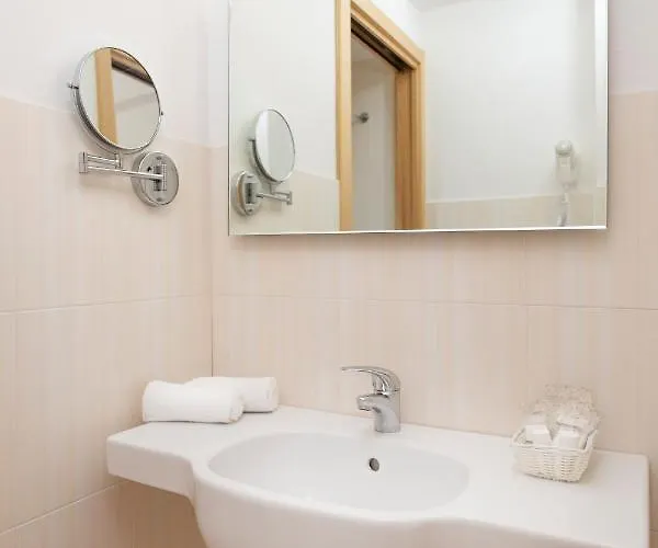 Quadrifoglio Aparthotel 4*